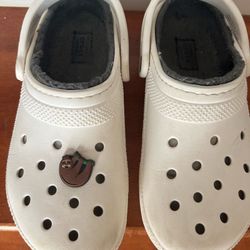 Women’s White Crocs Size 8 Sling back Slide On Gray Insulated  With Sloth Pin 