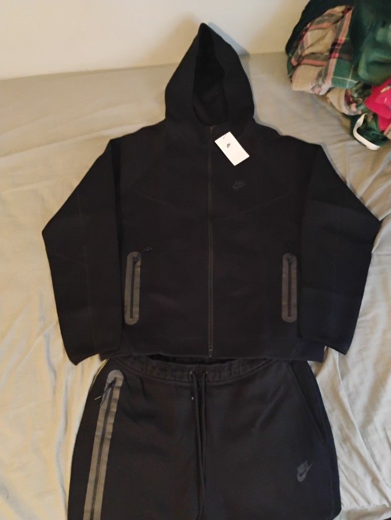 Black Nike Tech Fleece full-zip hoodie and joggers tracksuit set size XL,