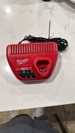 Cargador De Batería Milwaukee