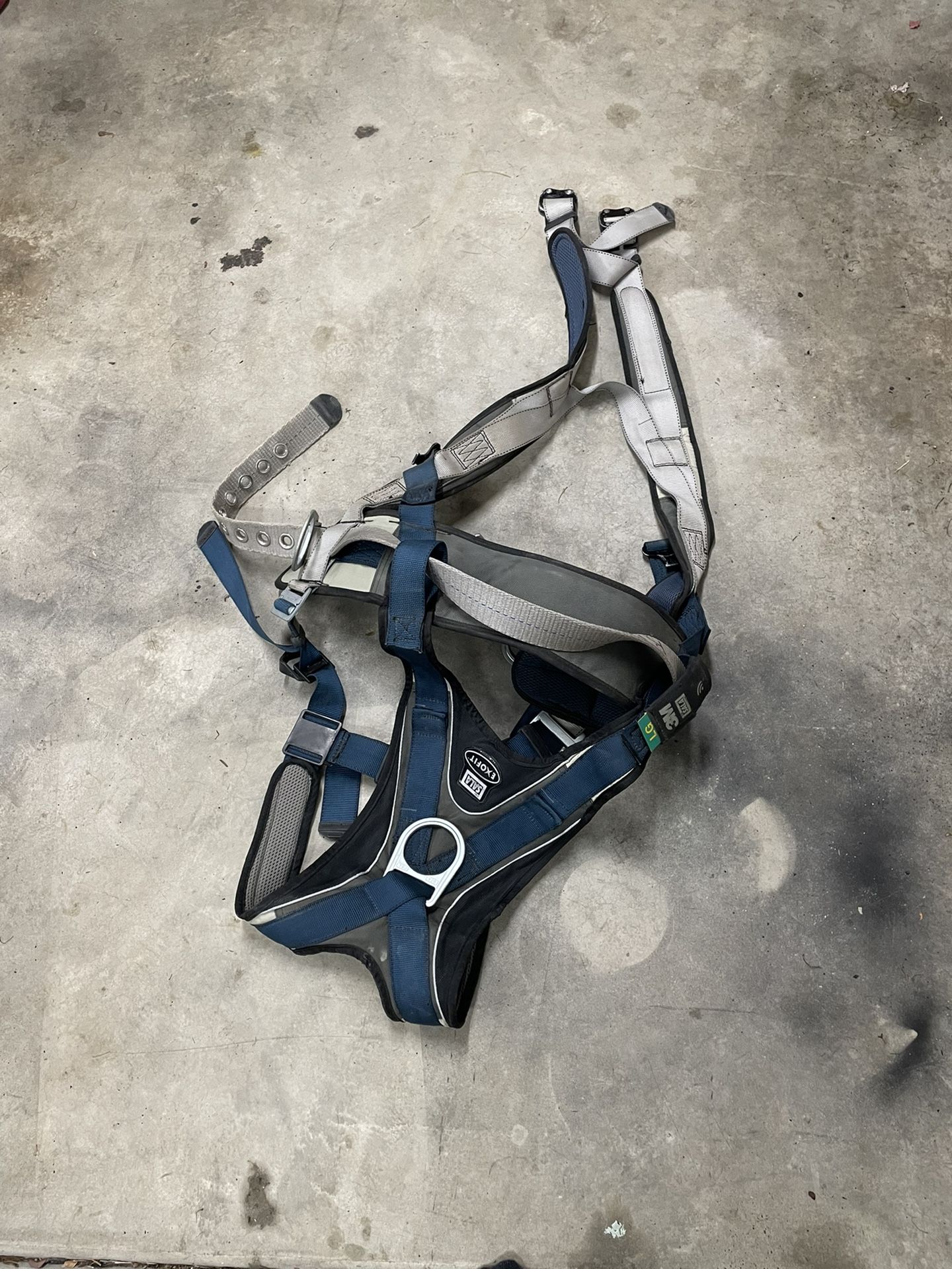 Barely Used Sala Harness Size Large