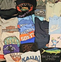 20+ graphic tees Mens $35