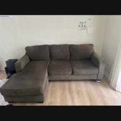 Ashley Furniture Reversible Sectional Couch w/ Ottoman – Great Condition!