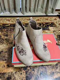 Arizona women's boots size 7.5 W