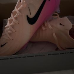 Nike Phantom Luna 2 Elite FG Soccer Cleats