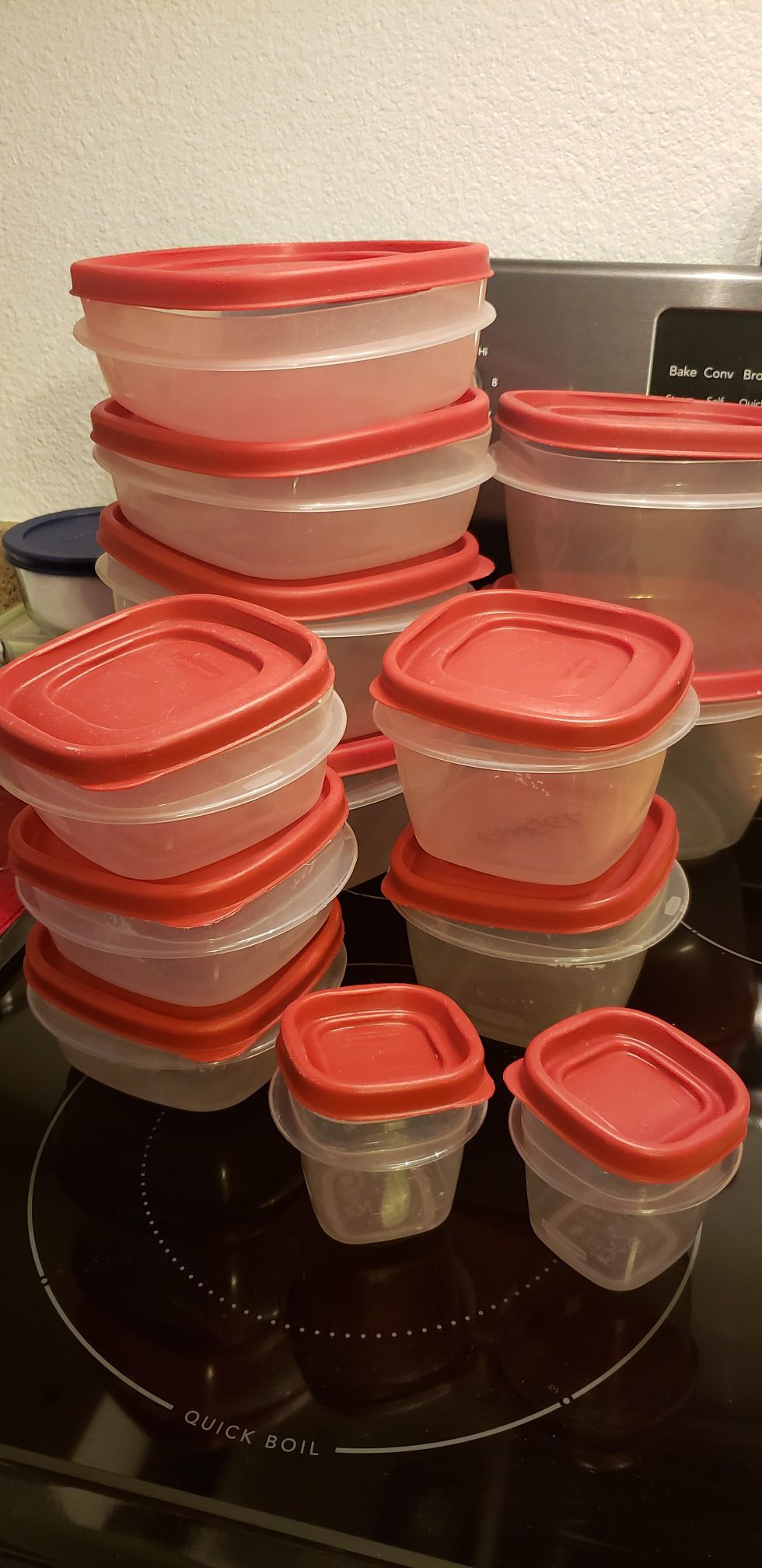 Rubbermaid Plastic Storage Containers