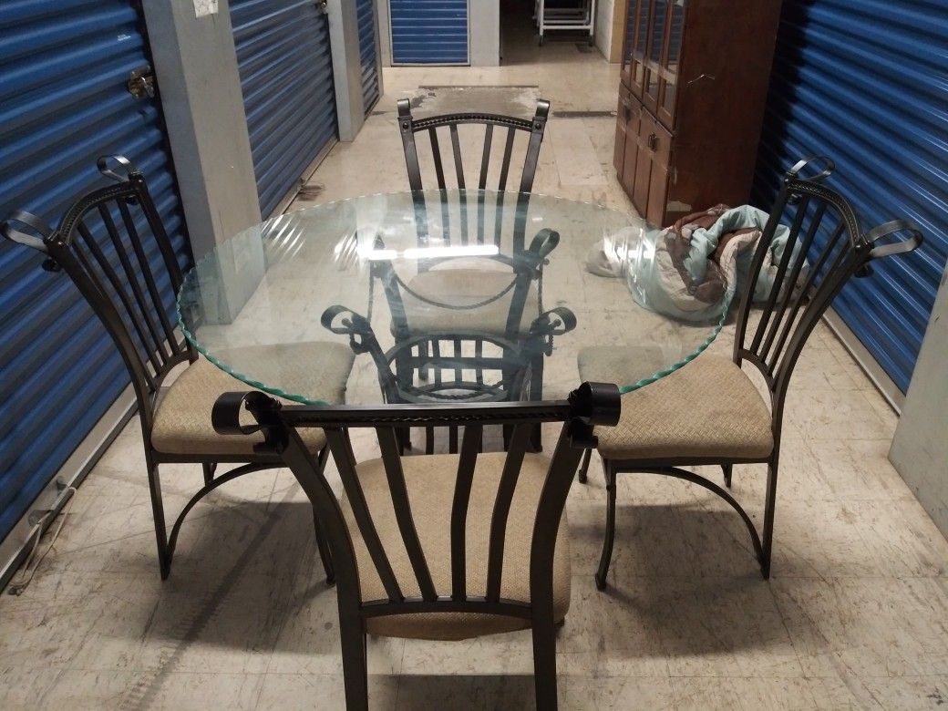 Glass Top Table w 4 Chairs - Metal Stand & Chairs w Cushioned Seats / Seat Covers Need Cleaning Or Replacing