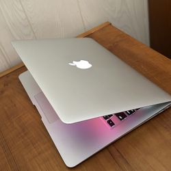 Apple MacBook Air 13” I5/8GB/256GB SSD $180