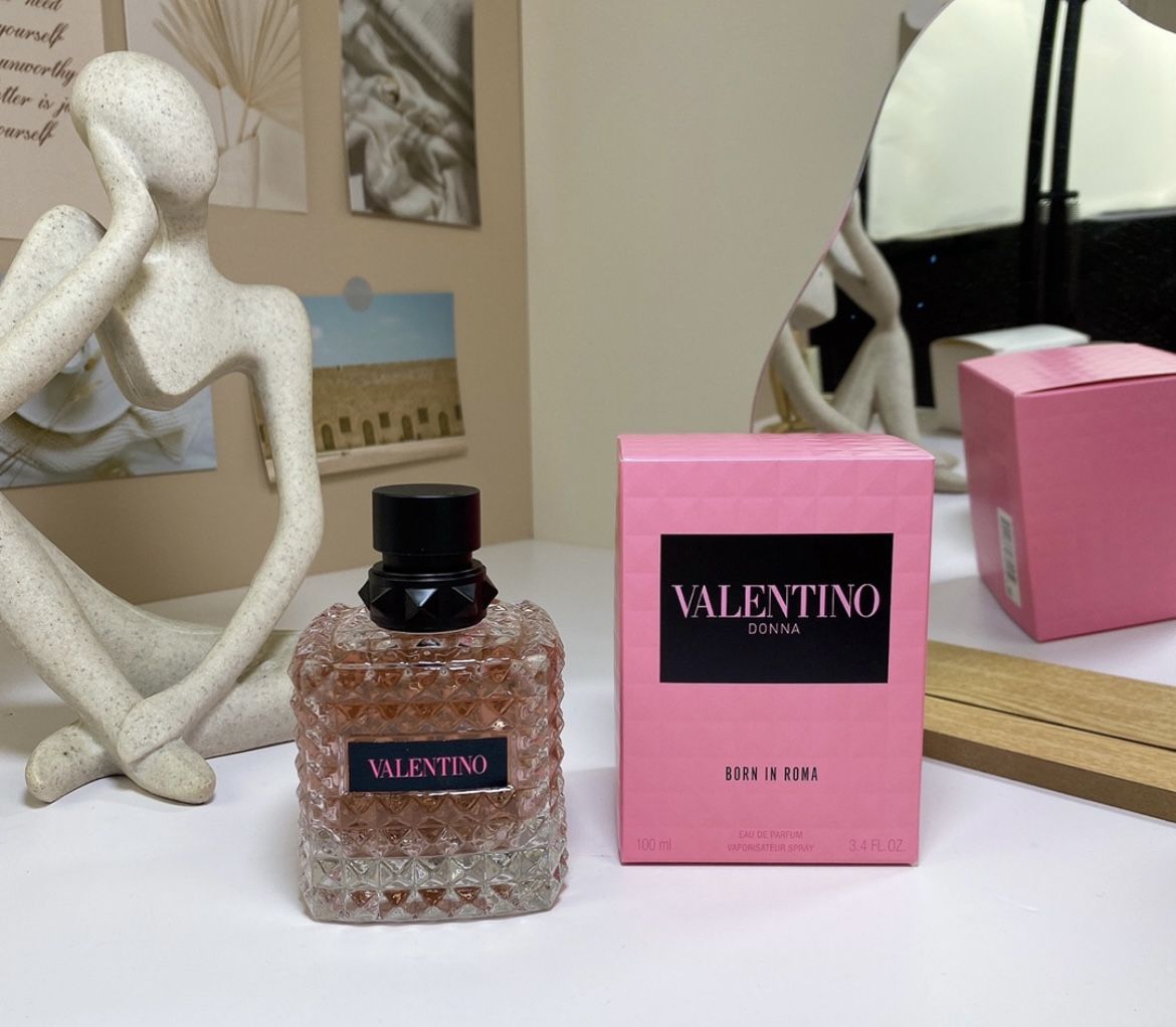 Valentino Donna Born In Roma
