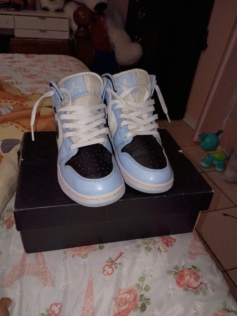 I'm Selling These Because I Need Money And They A Size 5.5y
