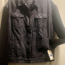 Women’s Levi’s Denim Jacket.. Sz XL Location Herndon & Milburn 