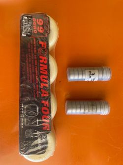 Skateboard wheel wheels and bear