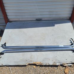 Vendo un par de tubos  para  la caja de camioneta de dodge ram 1500 del 2009 hasta la 2012 