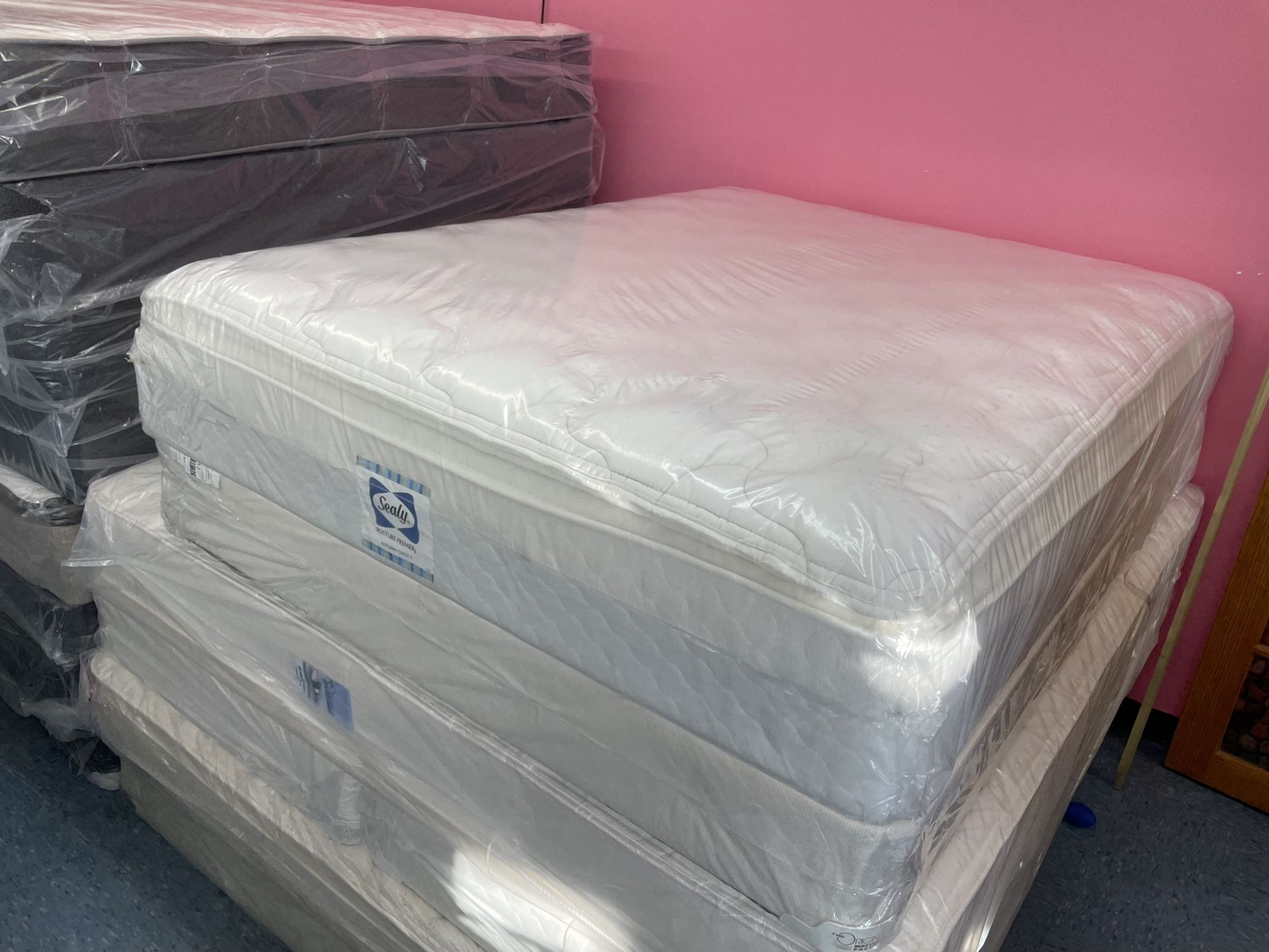 13”Sealy Posture Premier, Pillow Top, Queen Size Mattress With Box