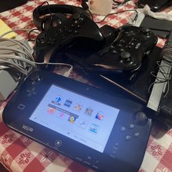 Nintendo Wii U - Complete Set with 2 Controllers