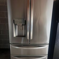 REFRIGERATOR— Free Delivery 🚚 