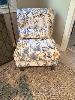 ARMLESS CHAIR