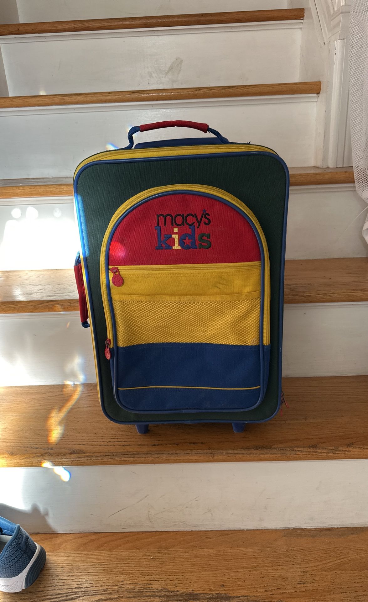 Suitcase - Kids - Great Condition - Carry On