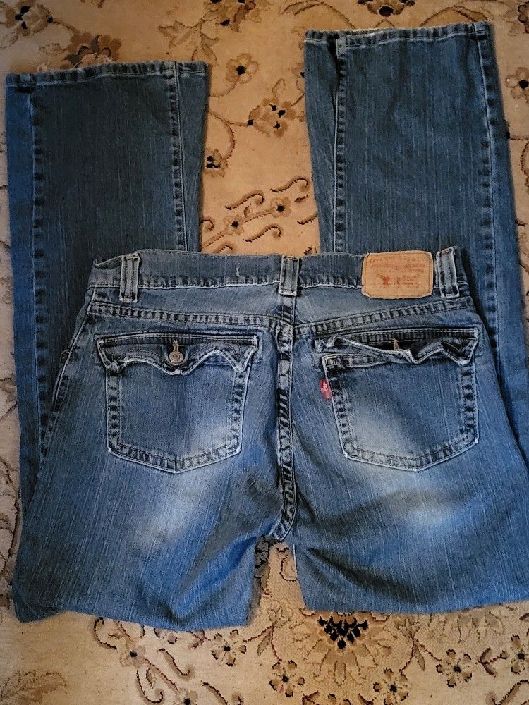 women's Levi's 542 low flare jeans