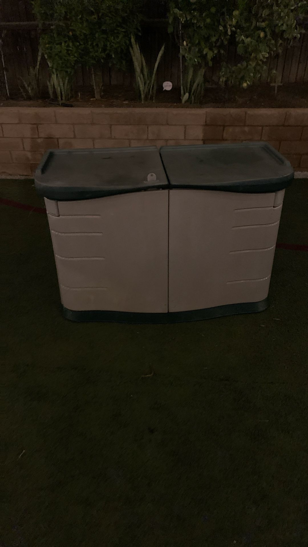 Rubbermaid Plastic Double Walled Horizontal Outdoor Storage Shed, 