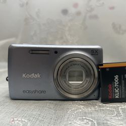 Kodak EasyShare M552 14.0 MP Digital Camera