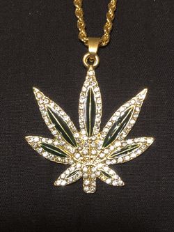 Men’s or women’s 14!kt gold plated marijuana plant necklace 24” no refunds