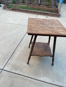 Antique Victorian two-Tiers parlor