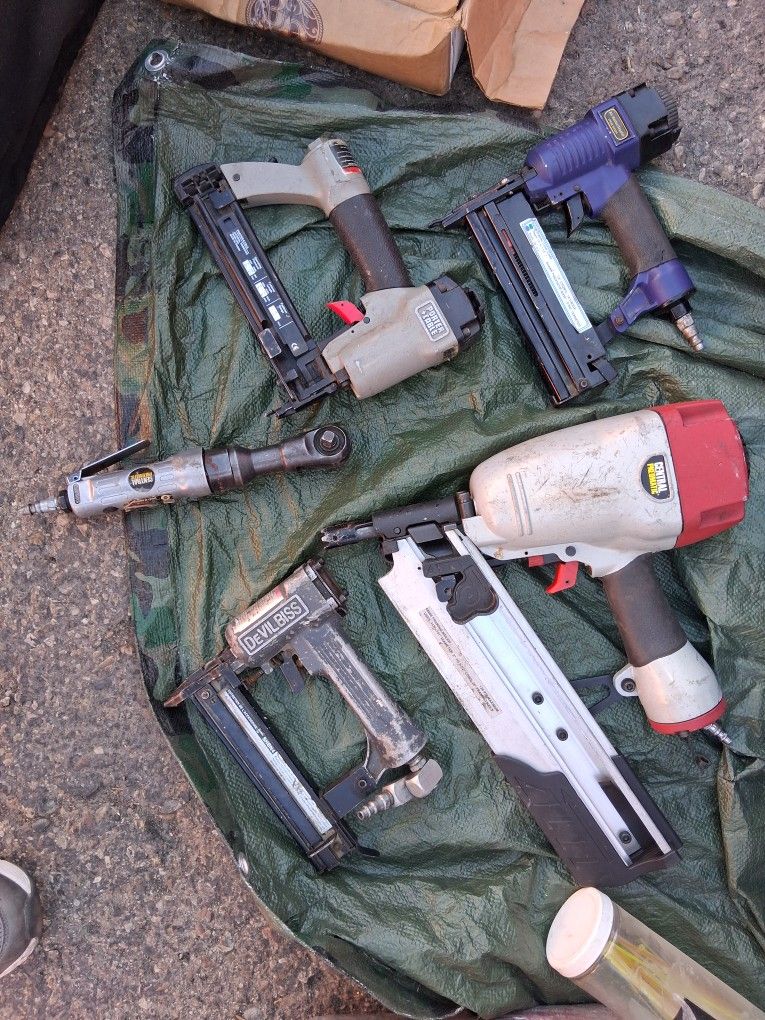 Nailed Guns 1 Framer/ 4 Finsh Nailers