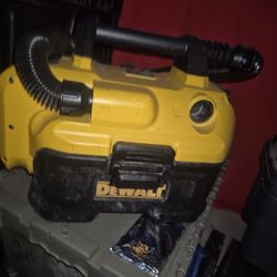 DEWALT Vacuum 2.0-Gallon Cordless
