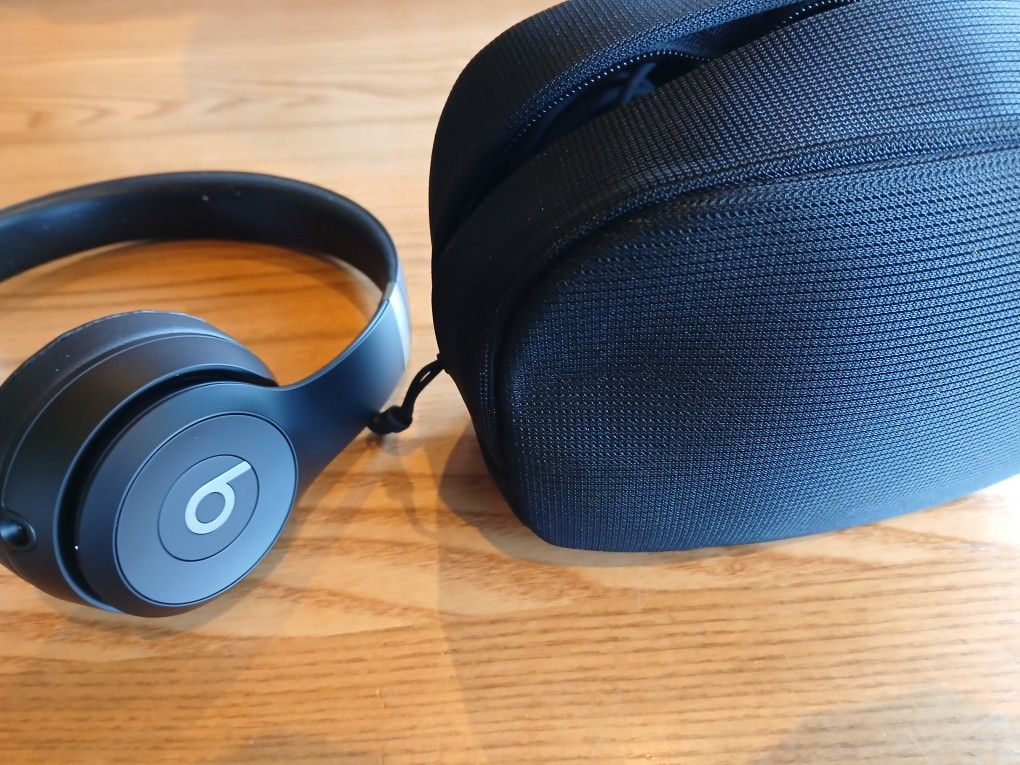 Beats Solo Pro 4