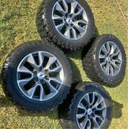Chevy Oem 20s Wheels On 33s Tires.