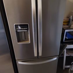 Whirlpool 30-Wide .French Door Stainless Steel