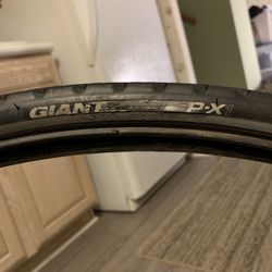 Giant PX1 700x35c 27” Bike Tire