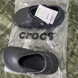 Woman’s Crocs bistro Clogs 
