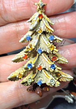 Vintage Arthur Pepper Christmas Tree pin with rhinestones