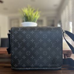 Louis Vuitton Messenger Bag Brand New for Sale in Palmdale, CA - OfferUp