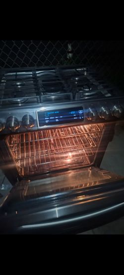 Samsung Bespoke 6.0 cu. ft. Smart Slide-In Gas Range w/ True Convection