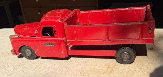 Vintage Structo dump truck