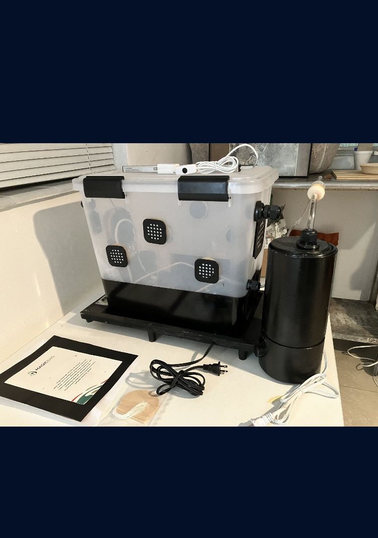 Mini Mono Tub - indoor mushroom fruiting chamber - gardening projects inside fun! MSRP $600 Moving Sale today! Cash only no trades