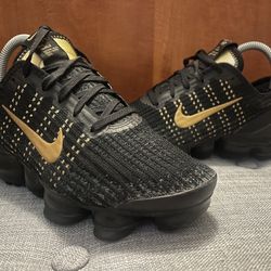 KIDS NIKE VAPOR max Flyknit 3 Shoes in Black Metallic Gold for Sale in Thousand Oaks CA OfferUp