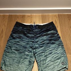 Beach-Ready Billabong Board Shorts – Size 30, Classic Blue