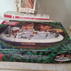 Mr Christmas Holiday Skates Plays 25 Christmas Songs