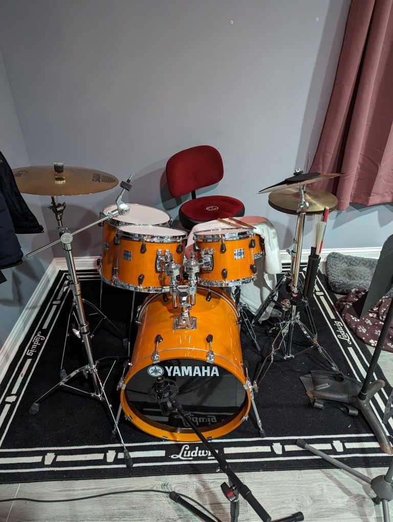 Yamaha Stage Custom Nouveau Maple Honey 5 Piece Kit.