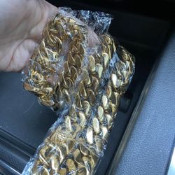 New 18k Yellow Gold Cuban Link Chain and Bracelet 22 Mm Thick 
