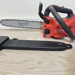 Milwaukee M18 FUEL 2826-20C 12 in. 40 cc 18 V Battery Chainsaw Tool Only