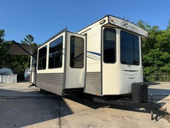 2019 Keystone Residence 40LOFT