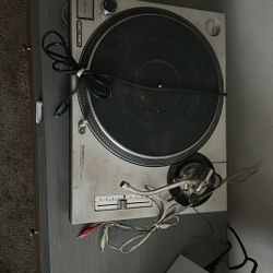Technics Quartz Turntable 