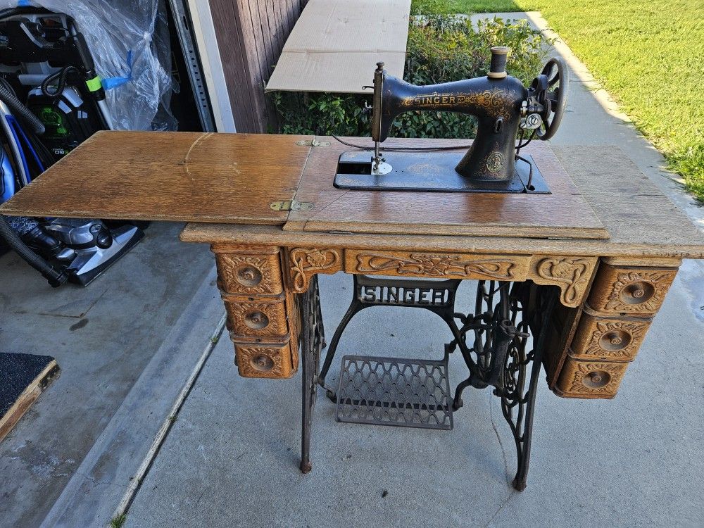 Singer Sewing Machine for Sale in Bloomington, CA OfferUp