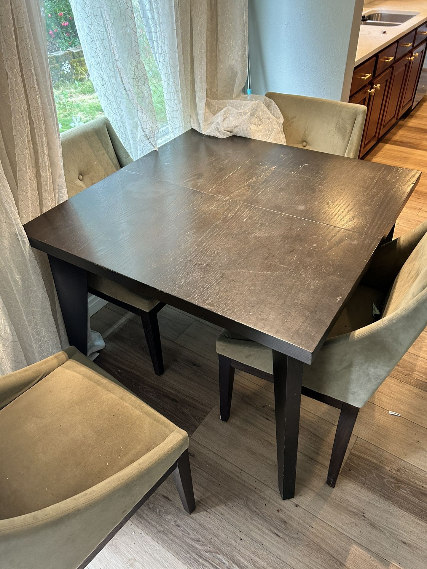 Table with 4 Chairs With Leaf Extender