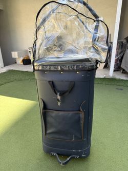 Golf Club Storage / Golf Bag with Rain Cover – Used