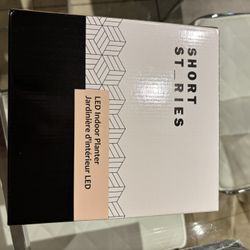 Short Stories LED indoor Planter